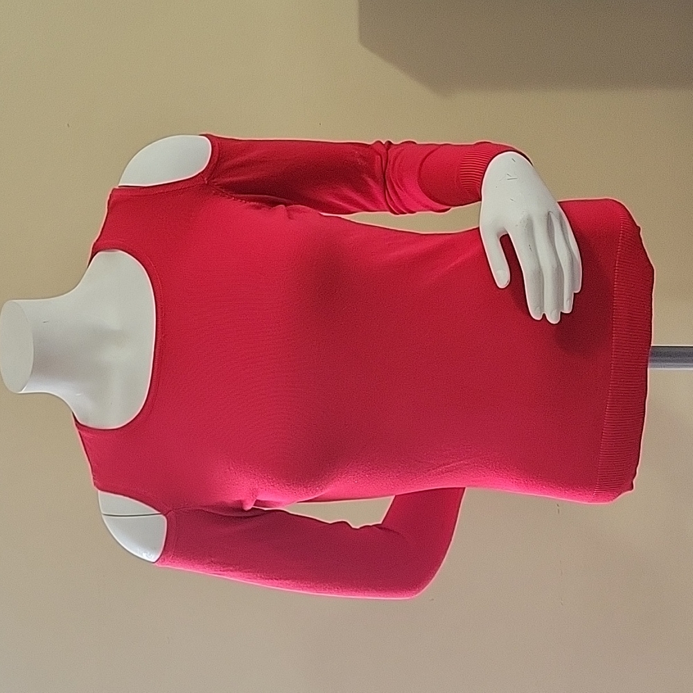 Context sweater shoulder cutouts